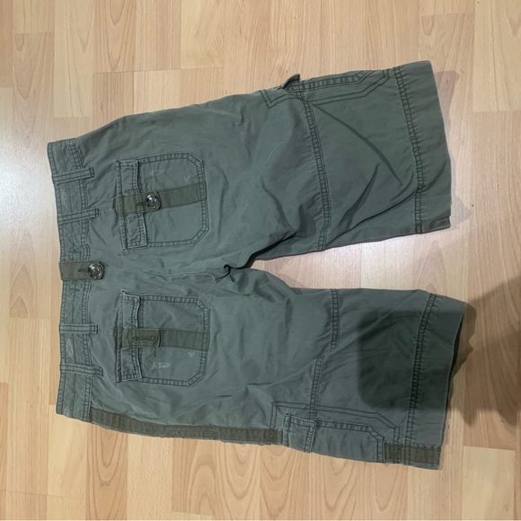 Green Vintage Old Navy Cargo Shorts - Picture 2 of 4